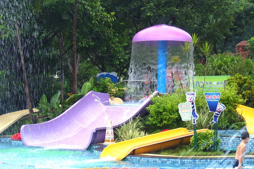 戶(hù)外水上公園設(shè)備落地