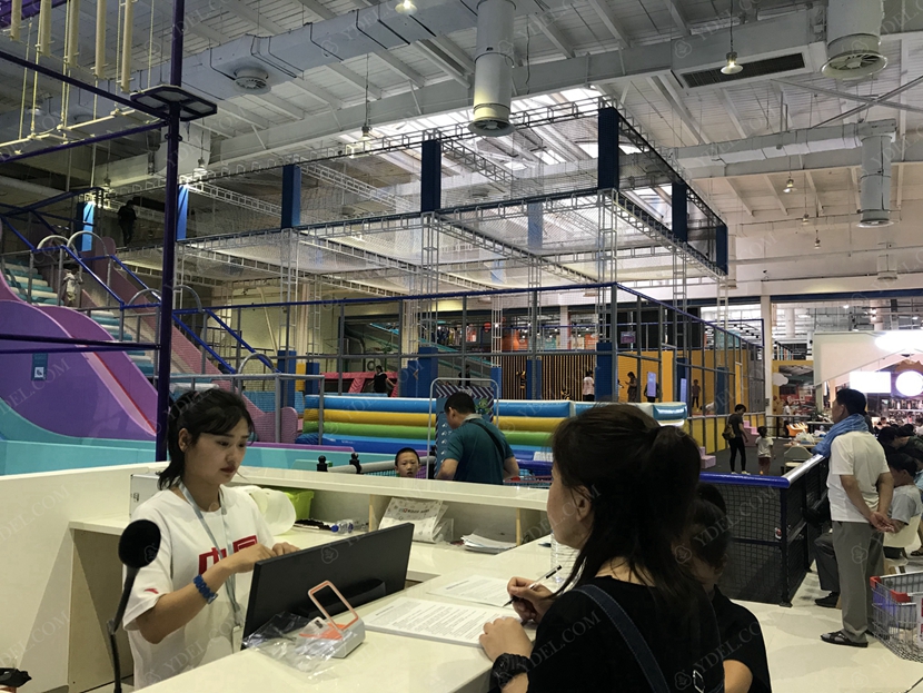 室內運動公園收銀區(qū)展示