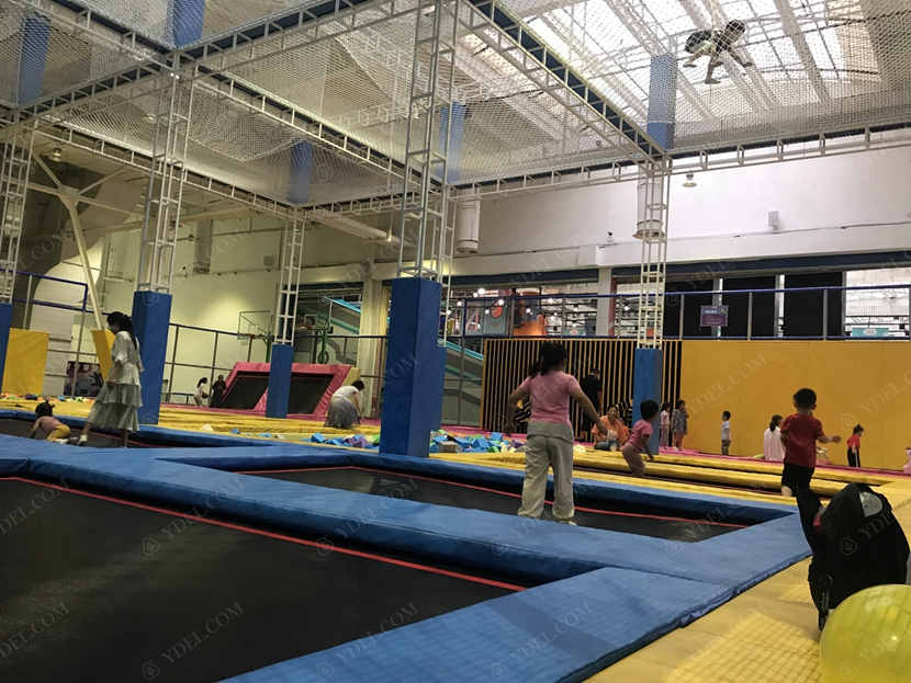 室內運動公園蹦床區(qū)展示